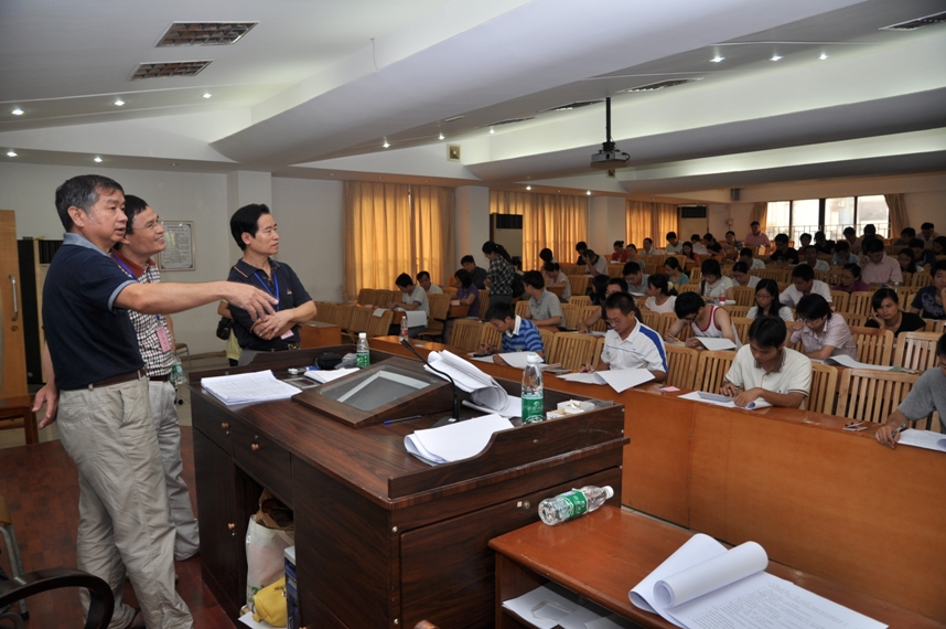 ②省工程造價協會副秘書長李建輝在巡視考場
